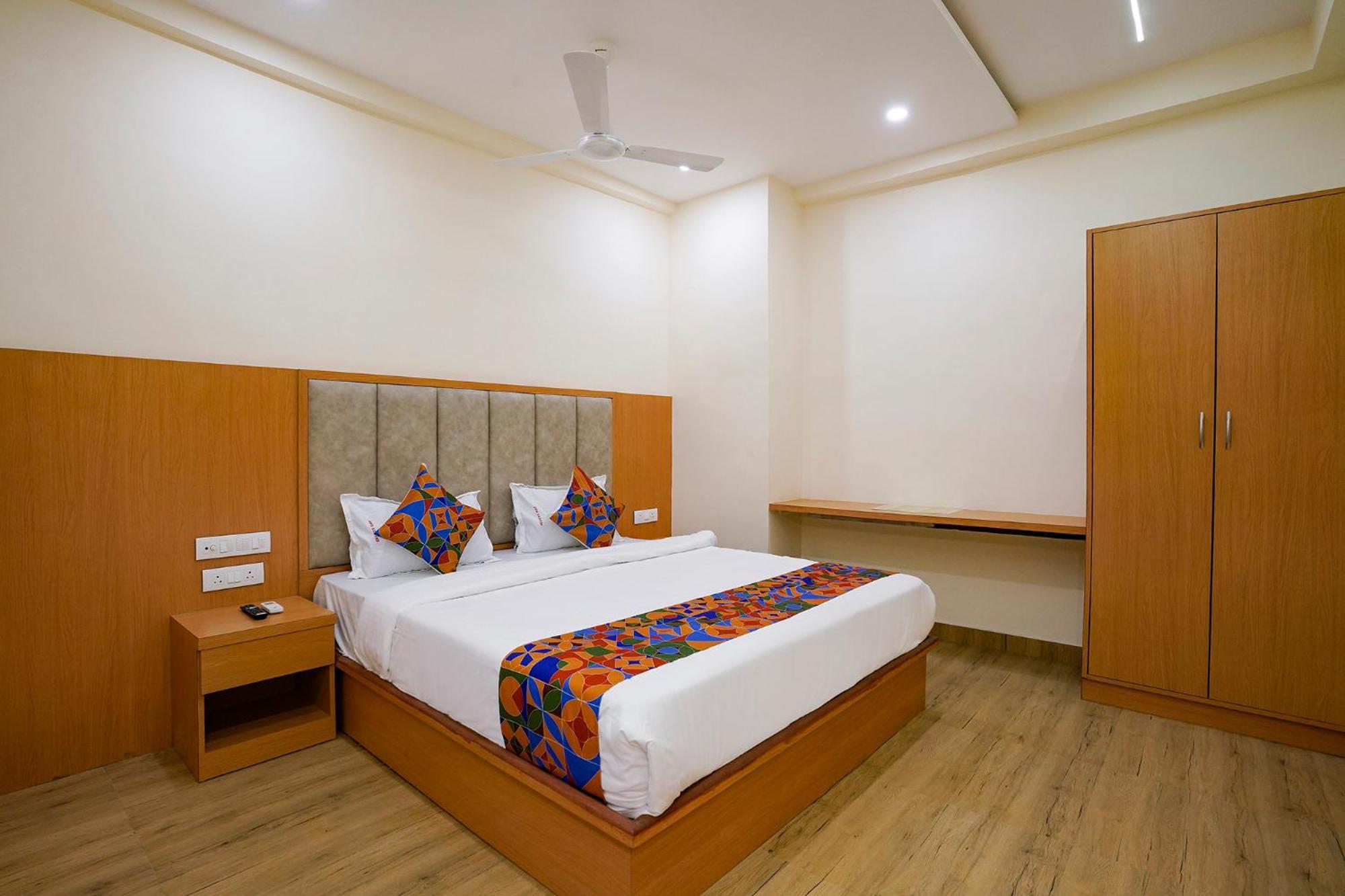 Fabhotel 7 Square - Nr Bkc Mumbai Exterior photo
